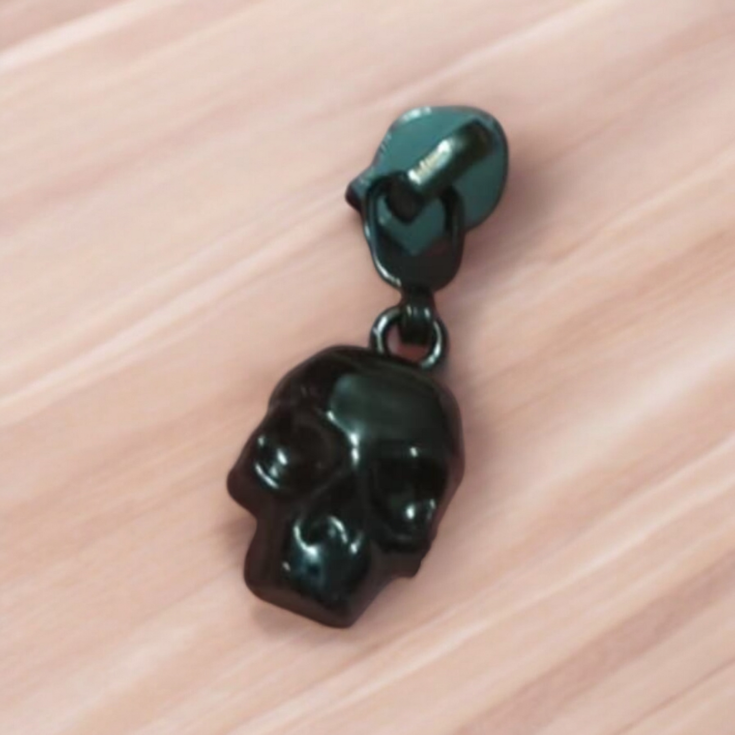 #5 Molded Skull Zipper Pulls